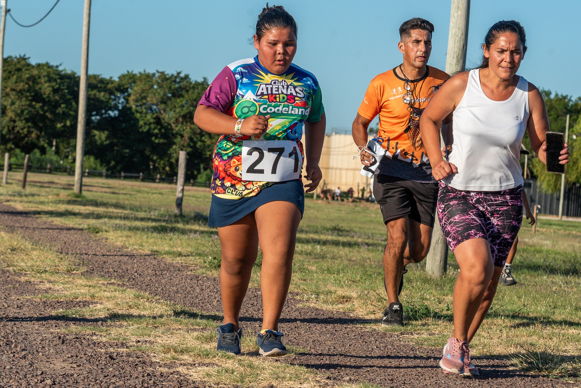 Familias acompañando una carrera