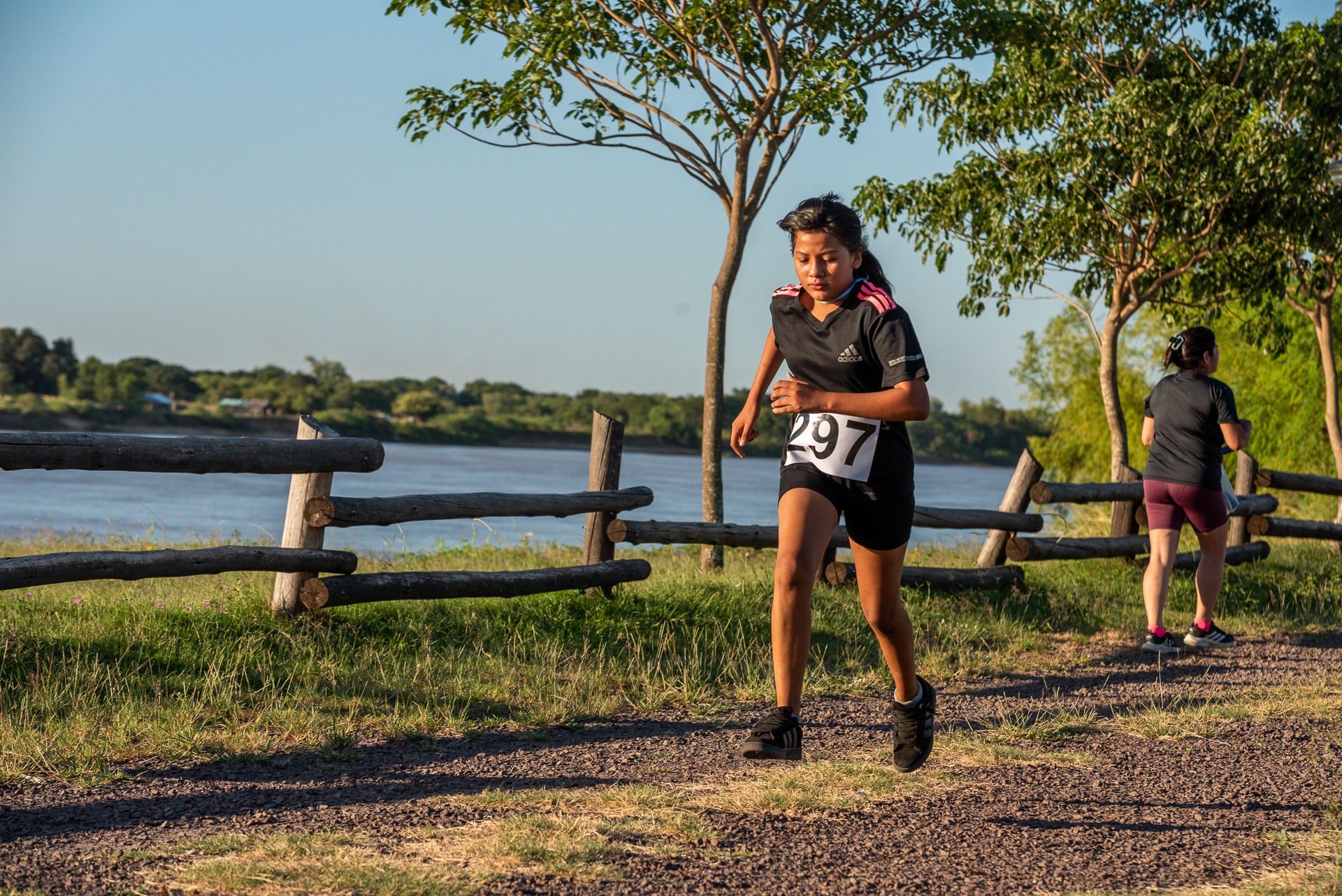 Joven participando de una carrera